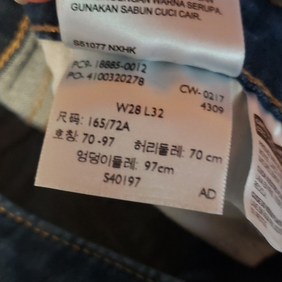 Levi's - Picture 4 of 6